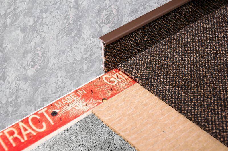 Плинтус для ковролина "Korner" Listwa темно-коричневый (2500*13,8*50 мм) — купить в Ижевске