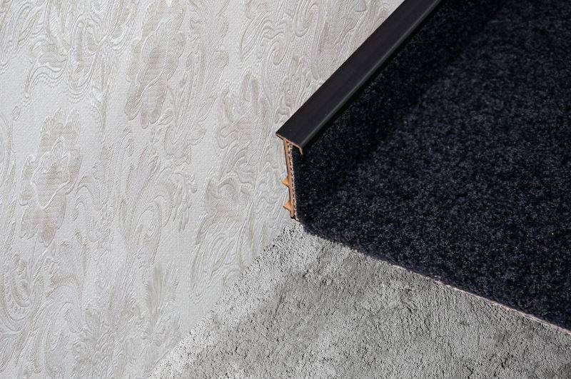 Плинтус для ковролина "Korner" Listwa черный (2500*13,8*50 мм) — купить в Ижевске