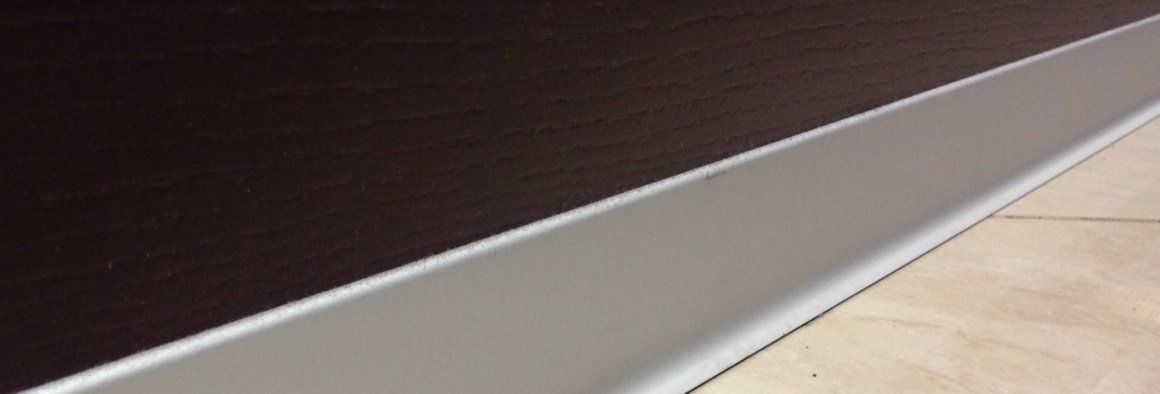 Плинтус алюминиевый L-образный анодированное серебро (3000*11*100 мм) — купить в Ижевске