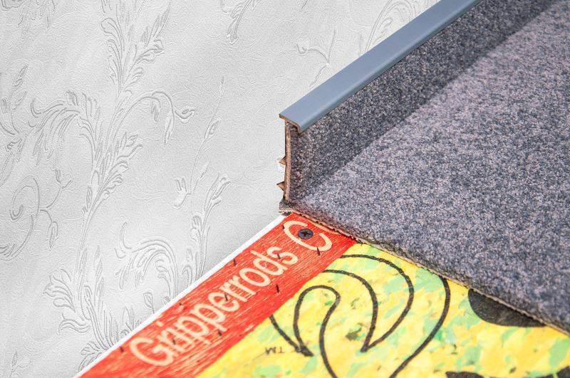 Плинтус для ковролина "Korner" Listwa графит (2500*13,8*50 мм) — купить в Ижевске