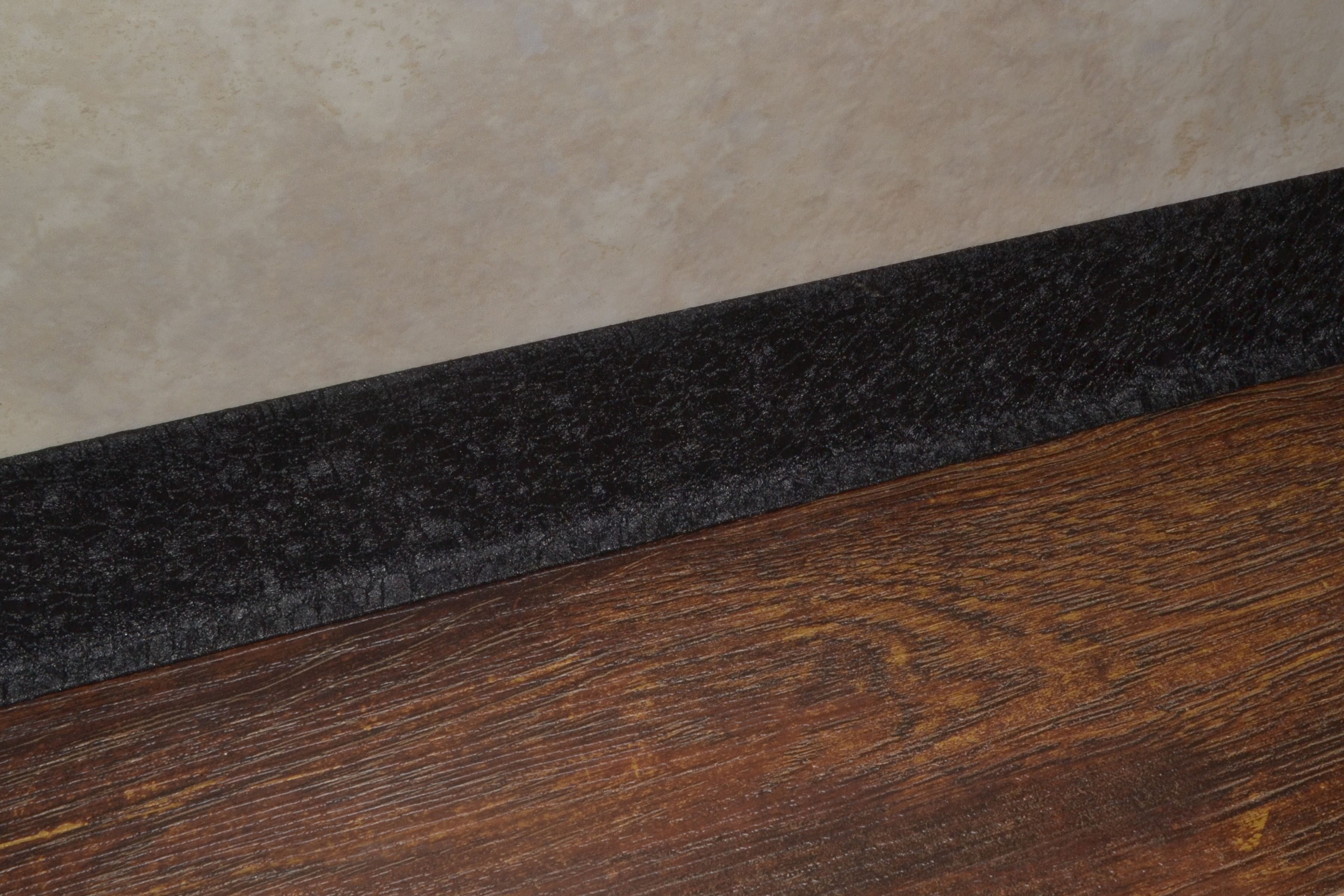 Плинтус алюминиевый L-образный текстура кожи черная (2500*11*60 мм) — купить в Ижевске