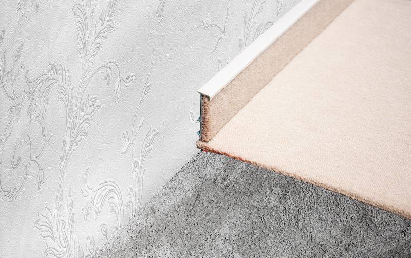 Плинтус для ковролина "Korner" Listwa белый (2500*13,8*50 мм) — купить в Ижевске